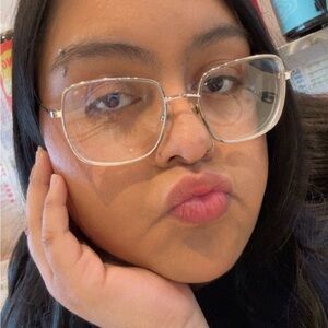 Meet your Posher, Beatriz